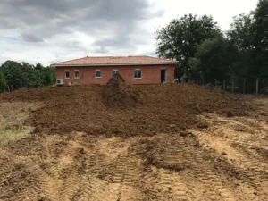terrassement autour d'une maison