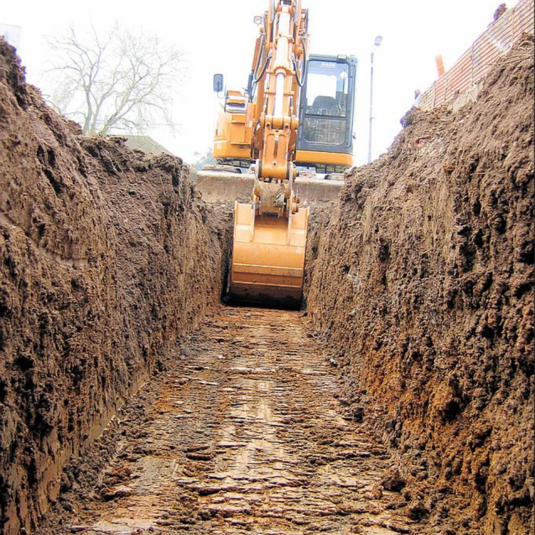 Création d'une fondation à l'aide d'une mini-pelle -entreprise de terrassement